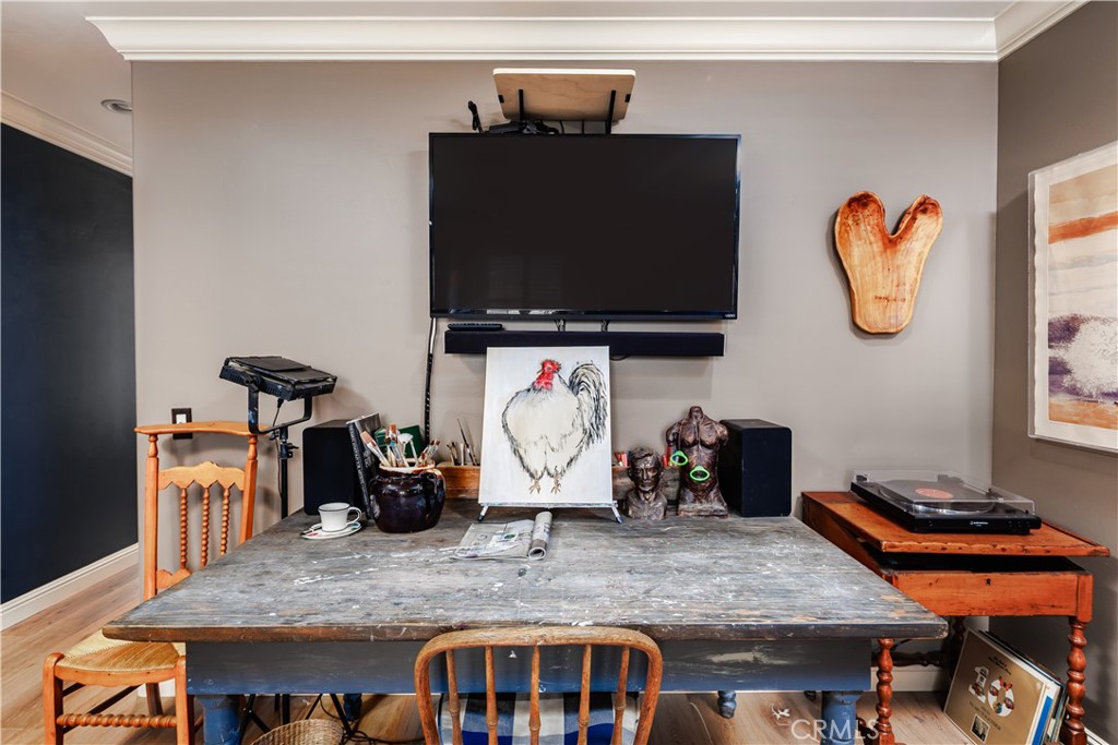 6400 San Gabriel Road Atascadero, CA 93422 - Photo 24 of 50 a living room with furniture and a flat screen tv