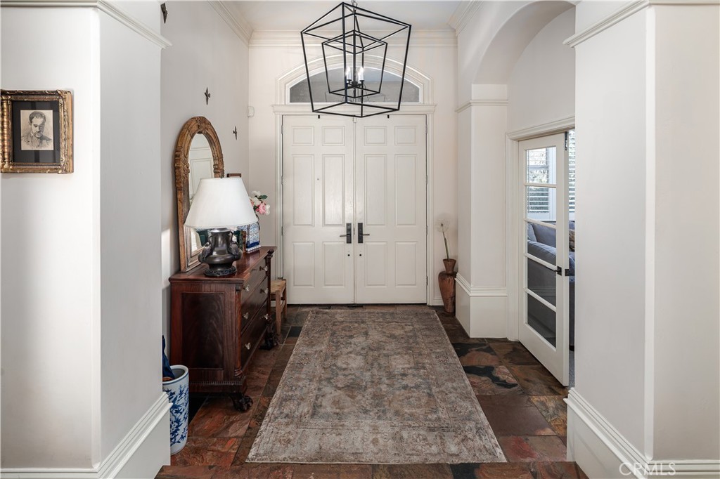 6400 San Gabriel Road Atascadero, CA 93422 - Photo 9 of 50 a view of hallway with chandelier