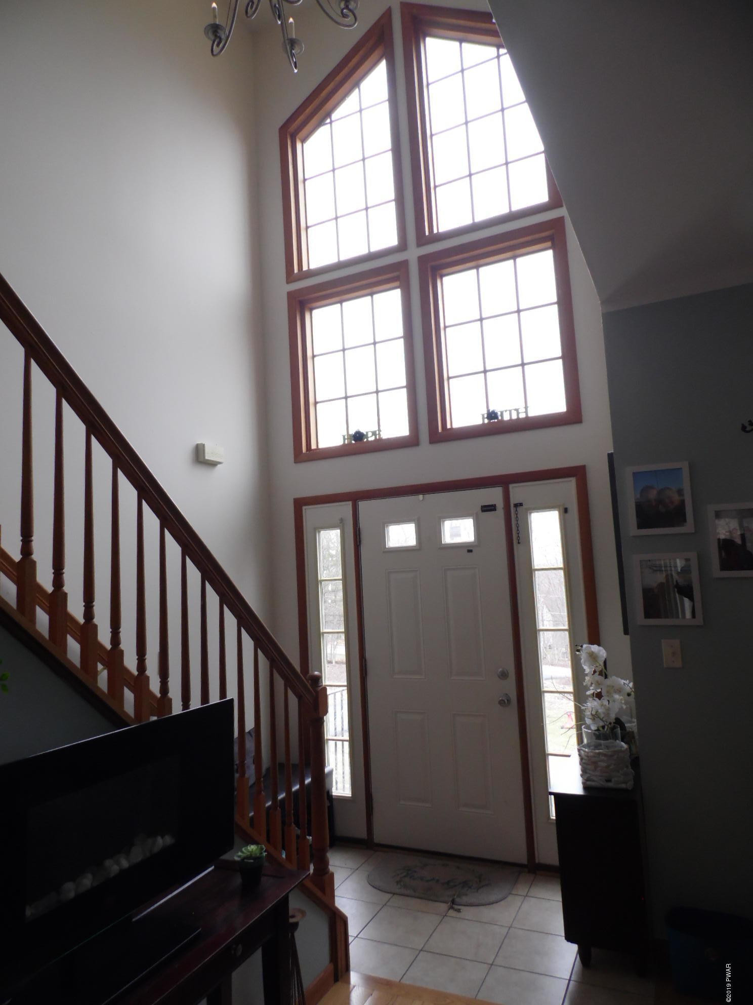 144 West Lilac Road Milford, PA 18337 - Photo 3 of 34 Dramatic Foyer