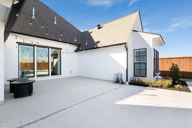 $5,800 | 105 Trailing Oaks Drive, Youngsville, LA 70592