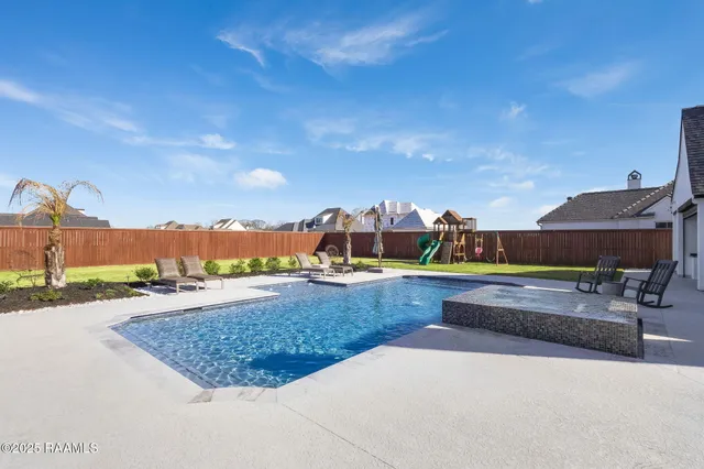 $5,800 | 105 Trailing Oaks Drive, Youngsville, LA 70592