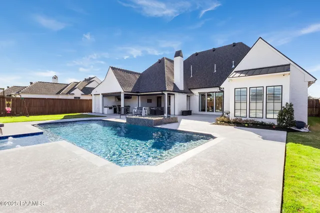 $5,800 | 105 Trailing Oaks Drive, Youngsville, LA 70592