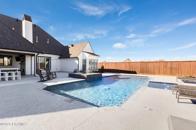 $5,800 | 105 Trailing Oaks Drive, Youngsville, LA 70592