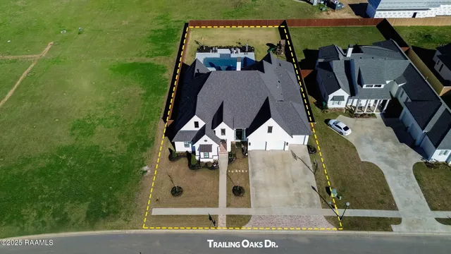 $5,800 | 105 Trailing Oaks Drive, Youngsville, LA 70592