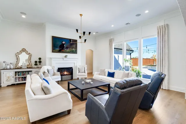 $5,800 | 105 Trailing Oaks Drive, Youngsville, LA 70592