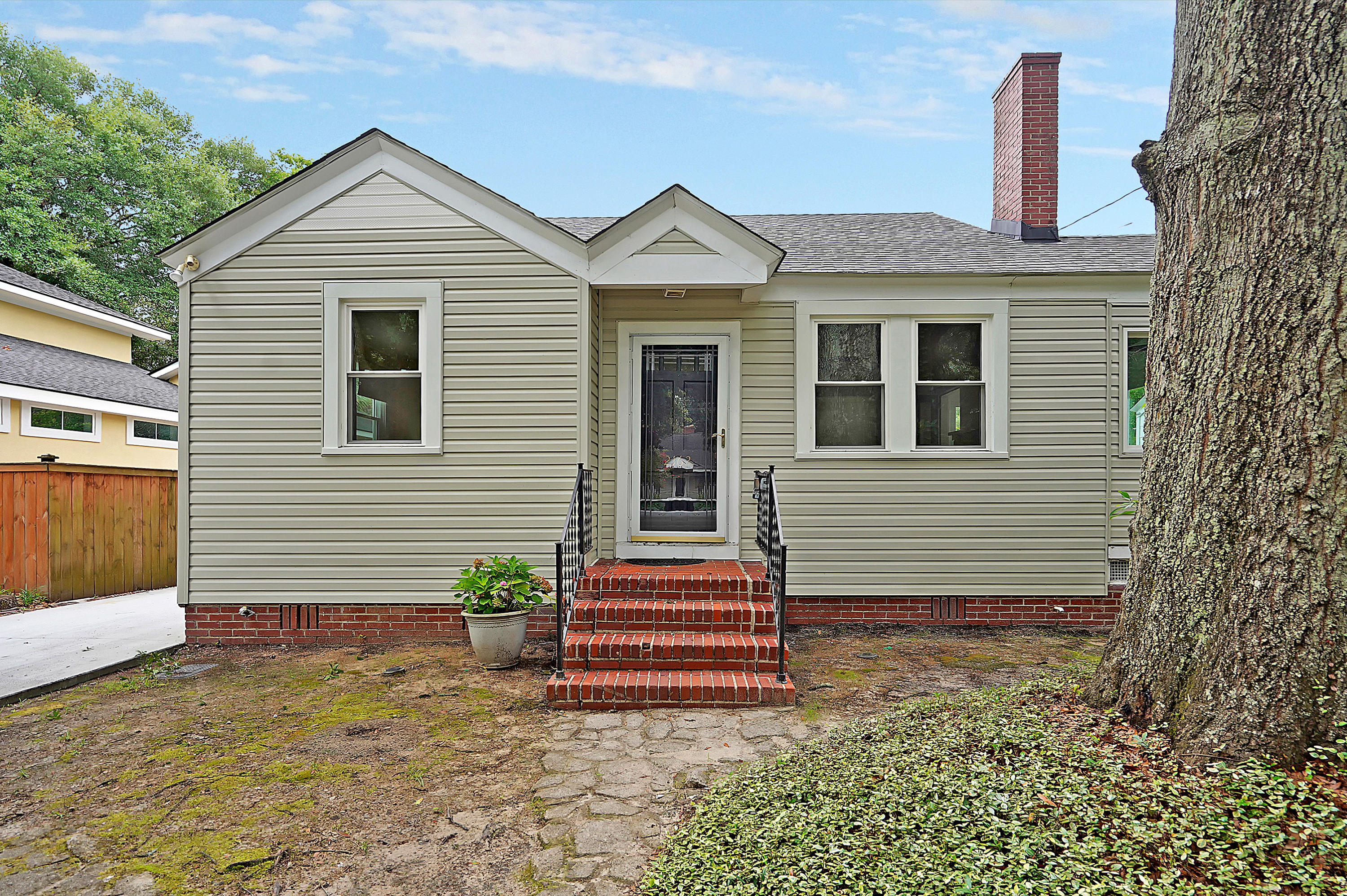 2162 Medway Road Charleston, SC 29412 - Photo 1 of 16 CREM_2162 Medway_002