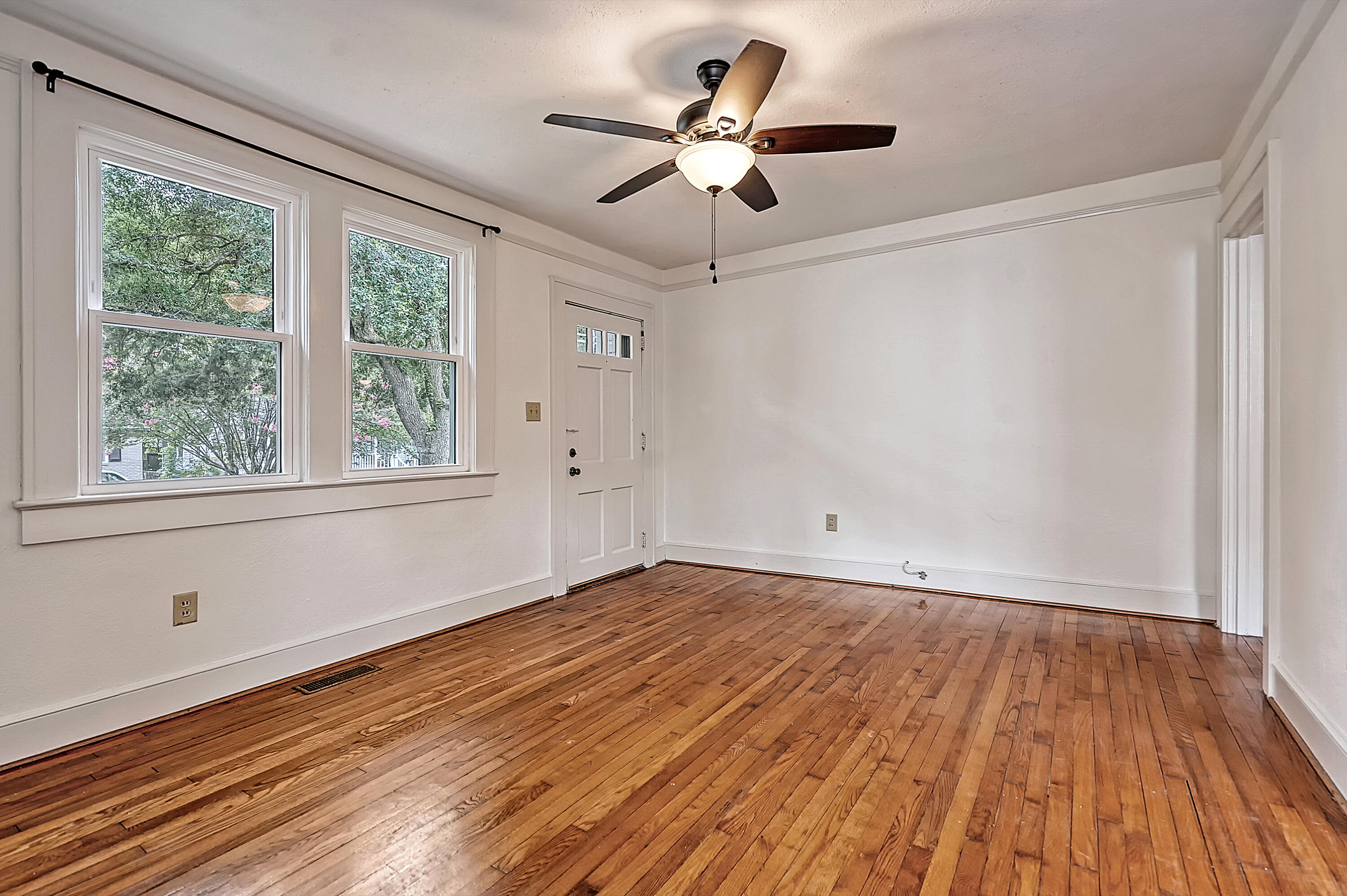 2162 Medway Road Charleston, SC 29412 - Photo 3 of 16 CREM_2162 Medway_021