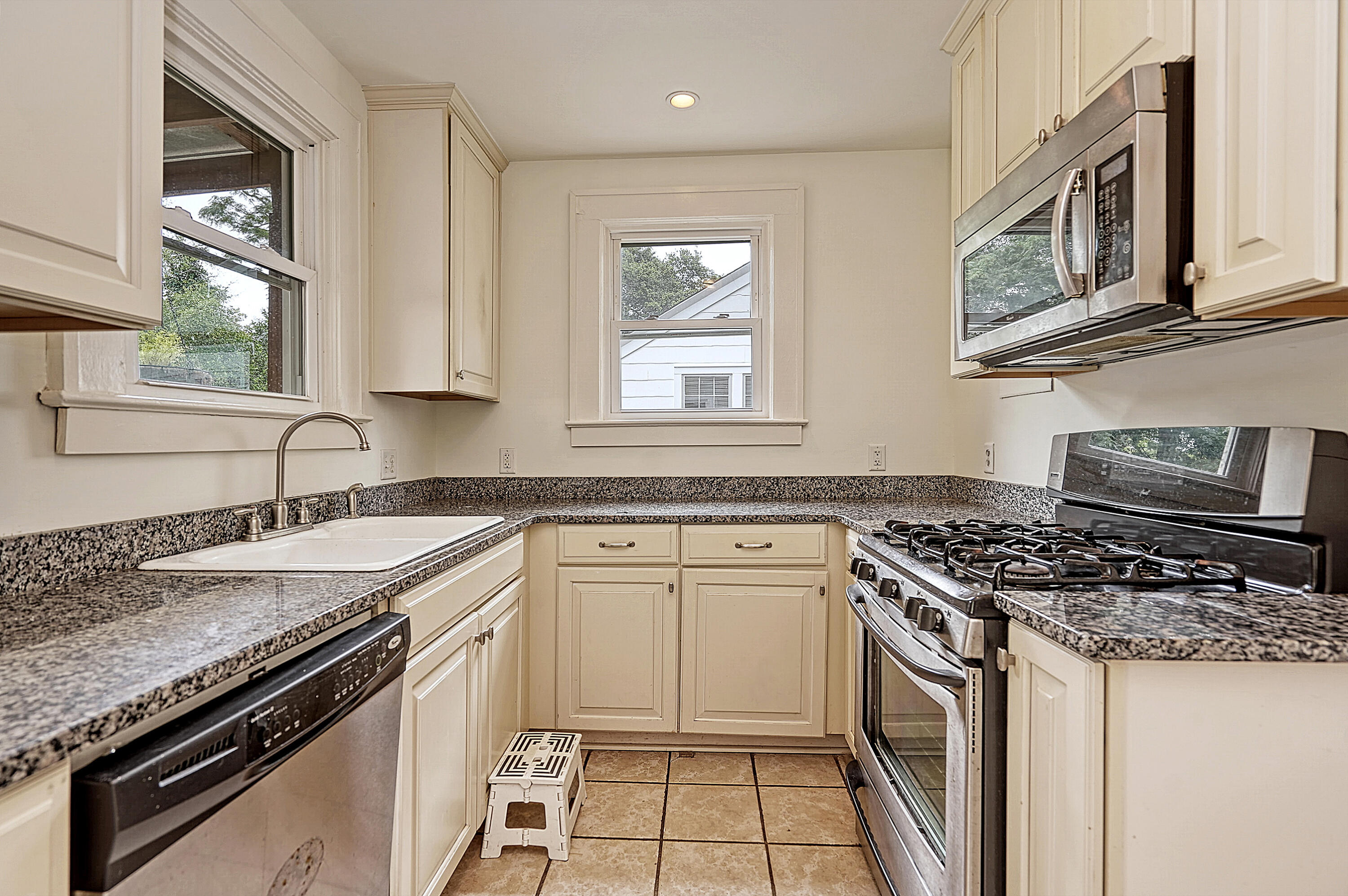 2162 Medway Road Charleston, SC 29412 - Photo 7 of 16 CREM_2162 Medway_026