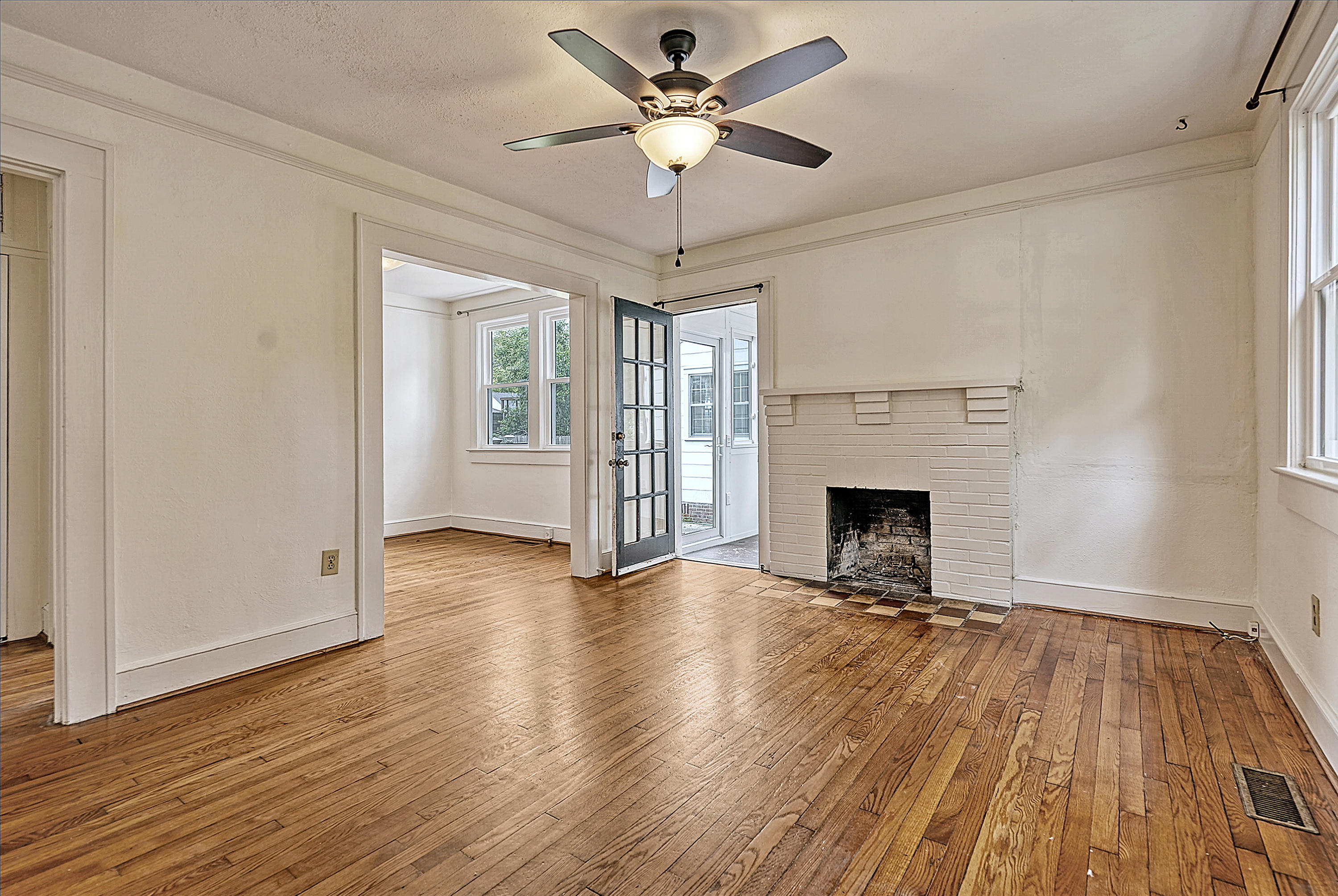 2162 Medway Road Charleston, SC 29412 - Photo 9 of 16 CREM_2162 Medway_019