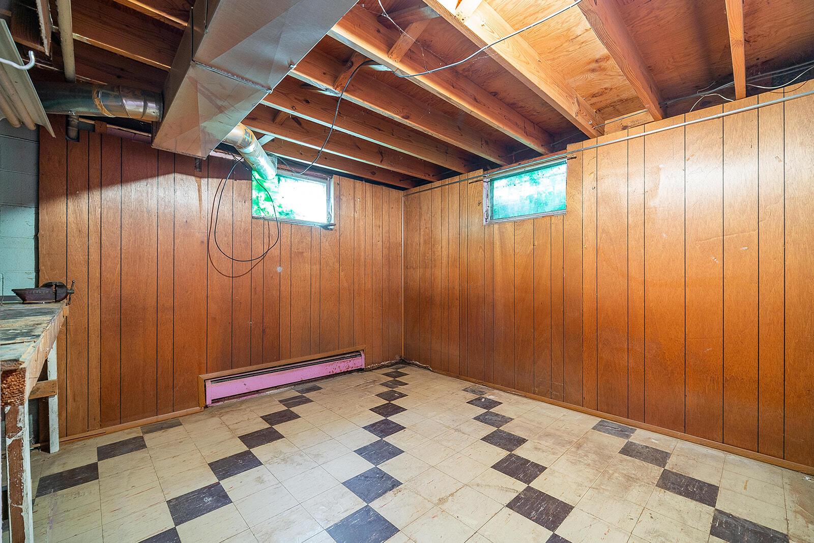 5289 Rampart Road Columbus, OH 43207 - Photo 40 of 46 workshop play area storage
