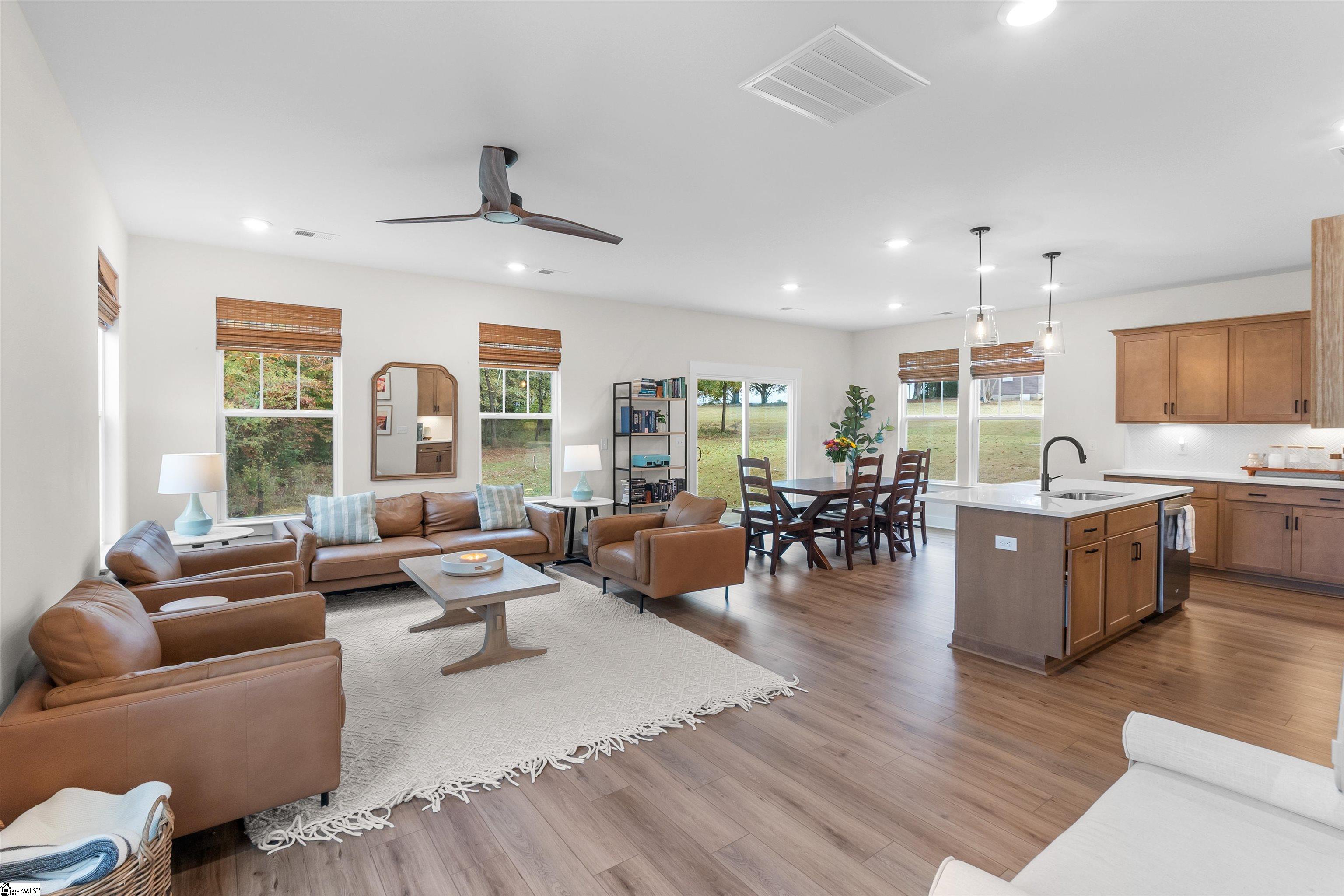 952 Diane Lane Moore, SC 29369 - Photo 3 of 34