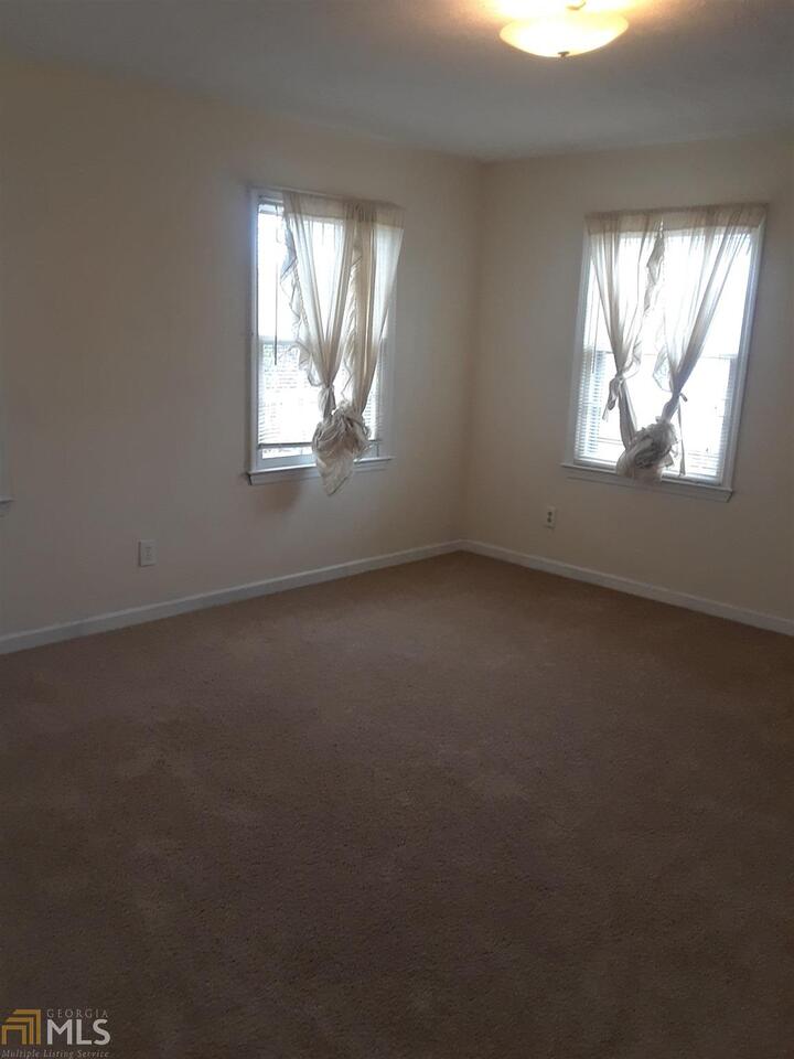 995 Green Street Southeast, Unit C Conyers, GA 30012 - Photo 18 of 29 an empty room with a window