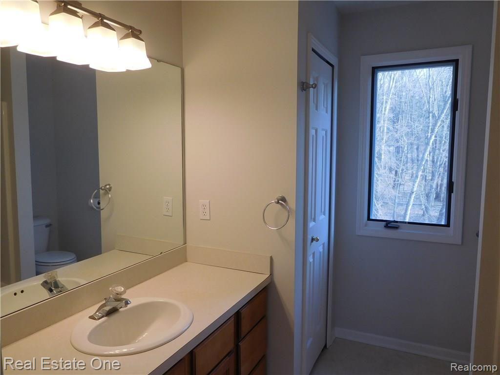 10633 East Splitstone Pinckney, MI 48169 - Photo 24 of 35 DSCN1477.JPG