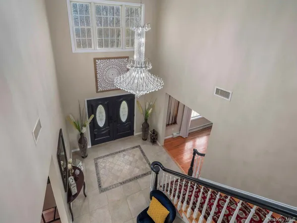 a view of entryway with a front door