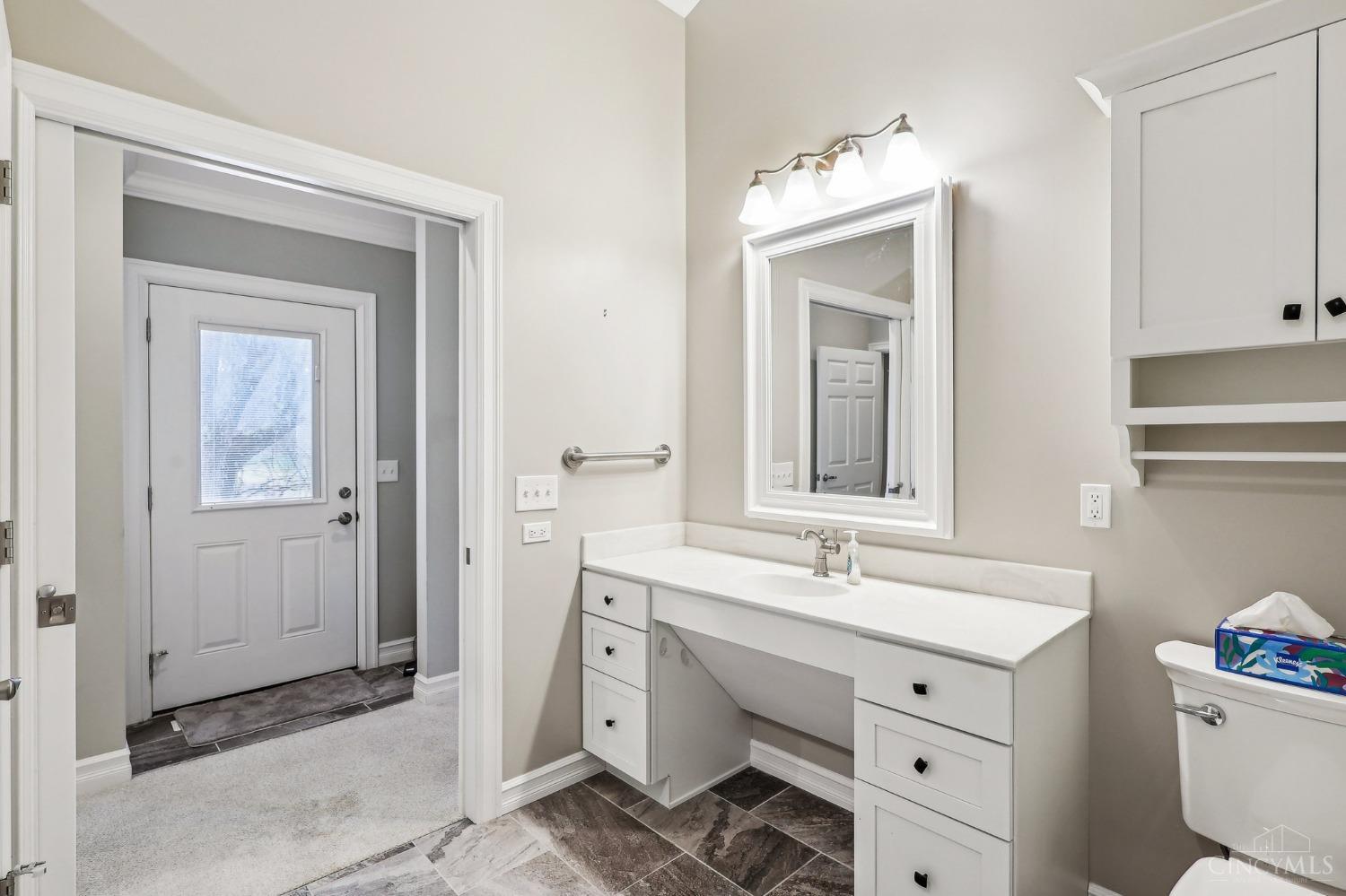 8253 Daleview Road Cincinnati, OH 45247 - Photo 22 of 40