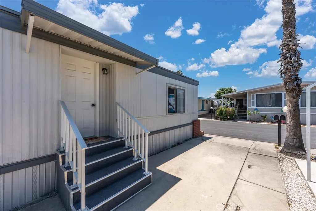1155 South Riverside Avenue, Unit 136 Rialto, CA 92376 - Photo 3 of 33