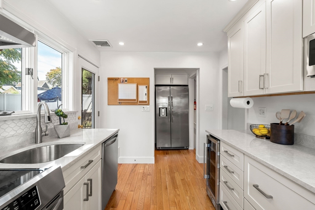 12 Sunset Road Stoneham, MA 02180 - Photo 6 of 42