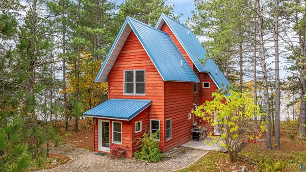$825,000 | 1621 North Pioneer Road, Ely, MN 55731