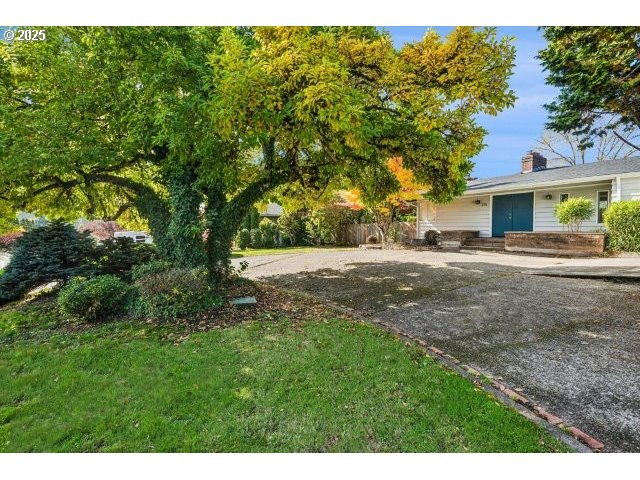 215 Southwest Towle Avenue Gresham, OR 97080 - Photo 2 of 38 a view of road and trees