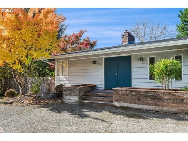 215 Southwest Towle Avenue Gresham, OR 97080 - Photo 3 of 38 a front view of a house with a yard