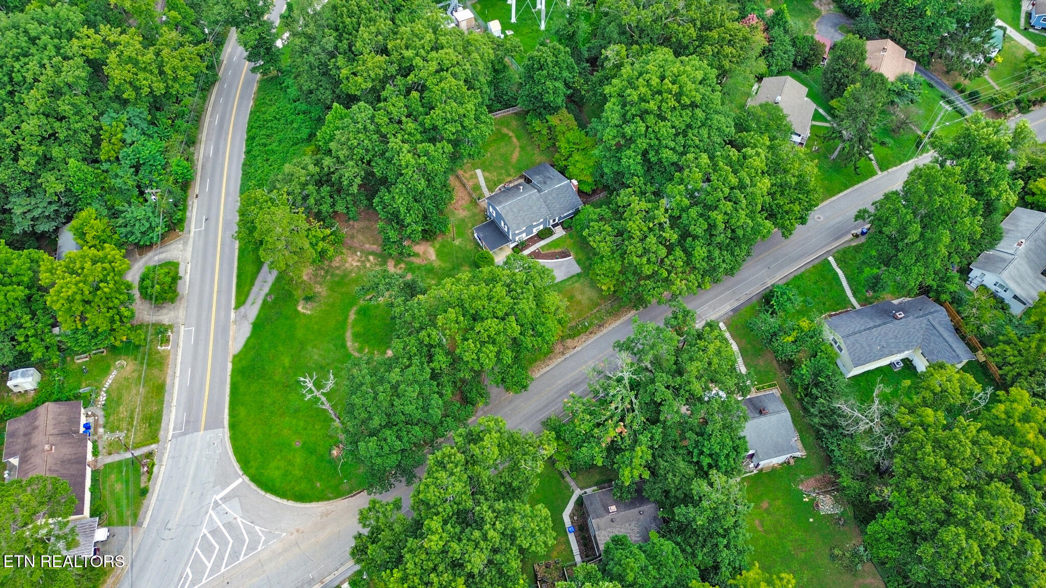 526 Delaware Avenue Oak Ridge, TN 37830 - Photo 36 of 41 dji_0141-dji_0143