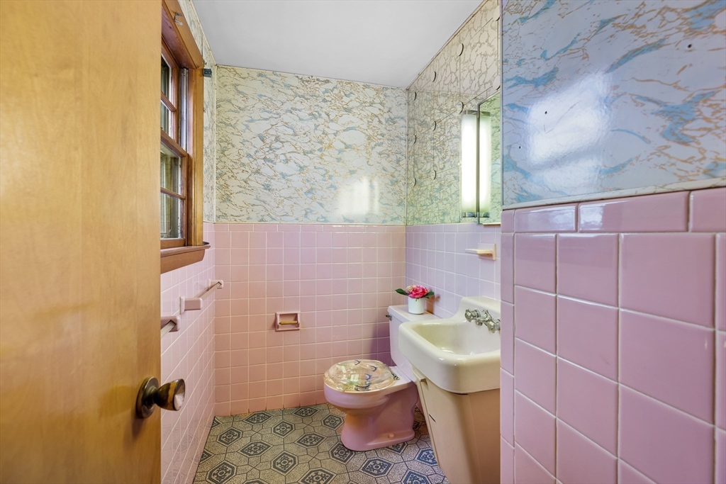 32 Wagner Road Medford, MA 02155 - Photo 11 of 23 Gallery Image 11