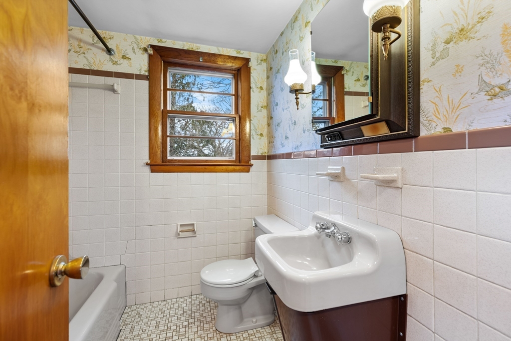 32 Wagner Road Medford, MA 02155 - Photo 12 of 23 Gallery Image 12