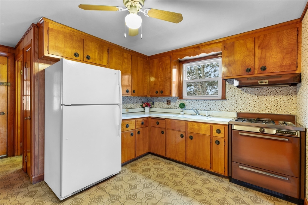 32 Wagner Road Medford, MA 02155 - Photo 8 of 23 Gallery Image 8