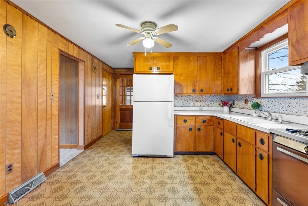 32 Wagner Road Medford, MA 02155 - Photo 9 of 23 Gallery Image 9