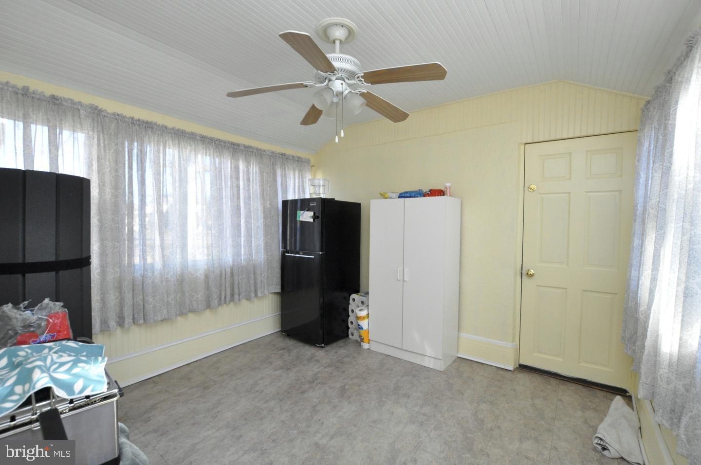 533 Manor Road Beverly, NJ 08010 - Photo 16 of 34 Sun/Florida room