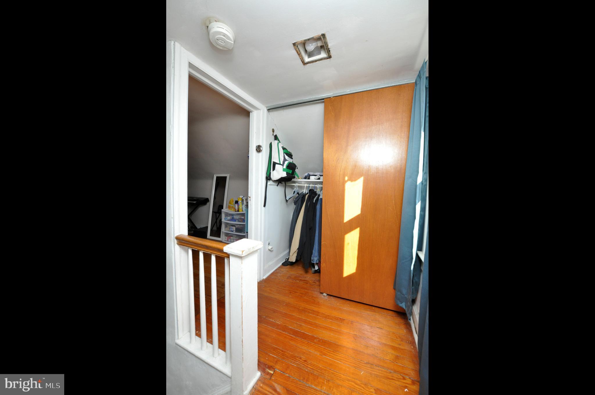 533 Manor Road Beverly, NJ 08010 - Photo 17 of 34 Second floor landing
