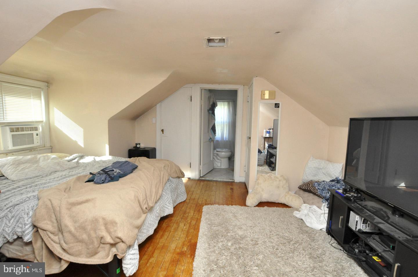 533 Manor Road Beverly, NJ 08010 - Photo 20 of 34 2nd floor bedroom