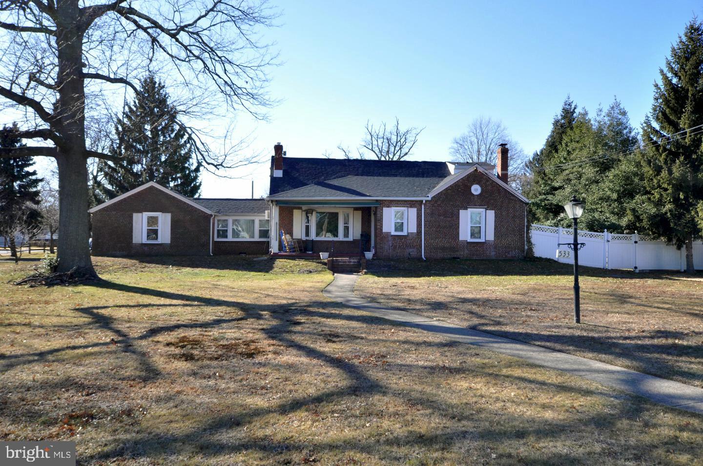 533 Manor Road Beverly, NJ 08010 - Photo 3 of 34 Front