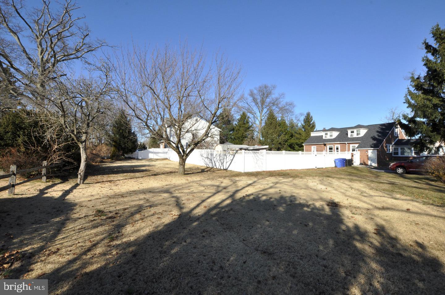 533 Manor Road Beverly, NJ 08010 - Photo 31 of 34 Rear yard