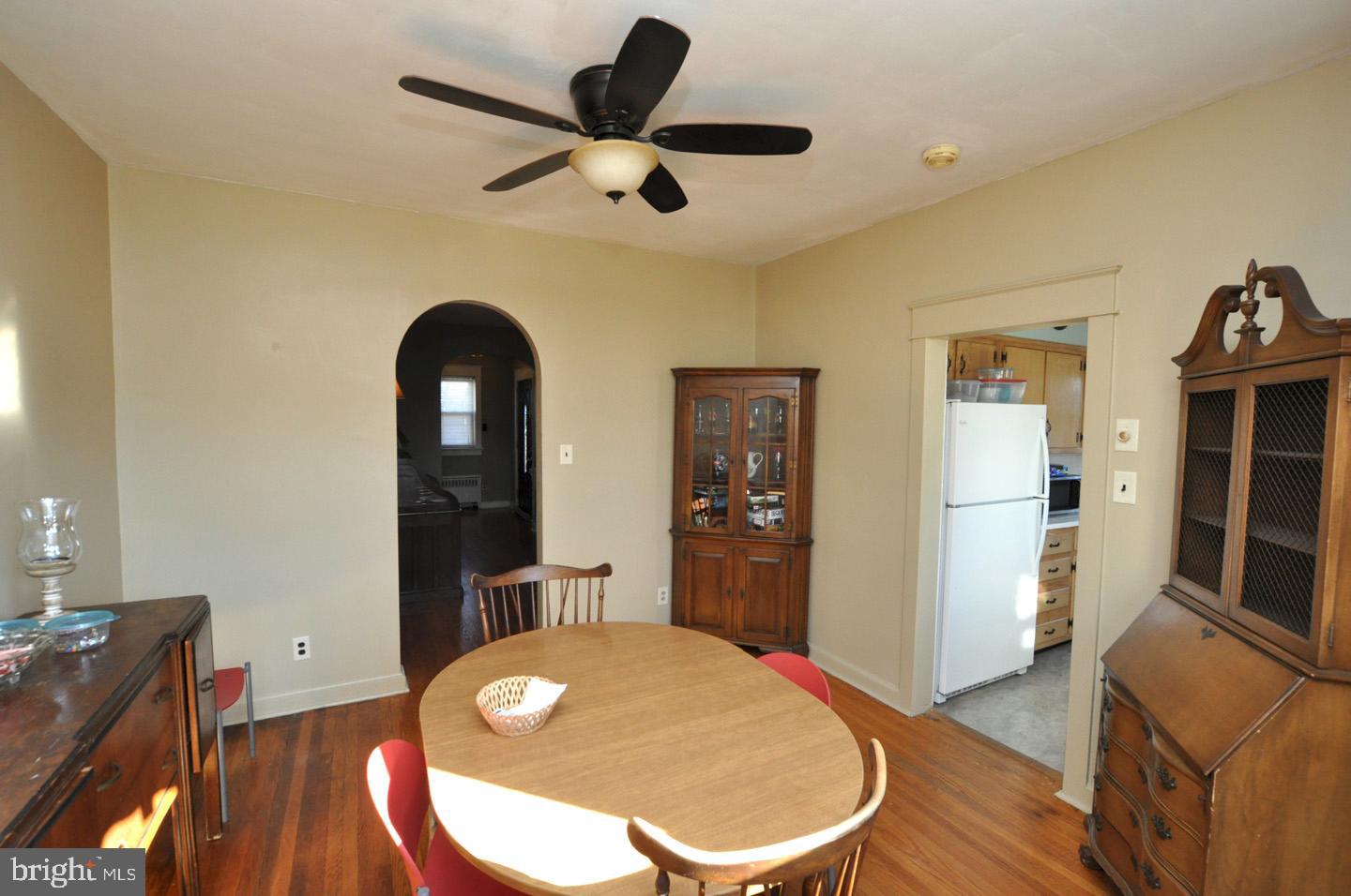 533 Manor Road Beverly, NJ 08010 - Photo 8 of 34 Dining Room