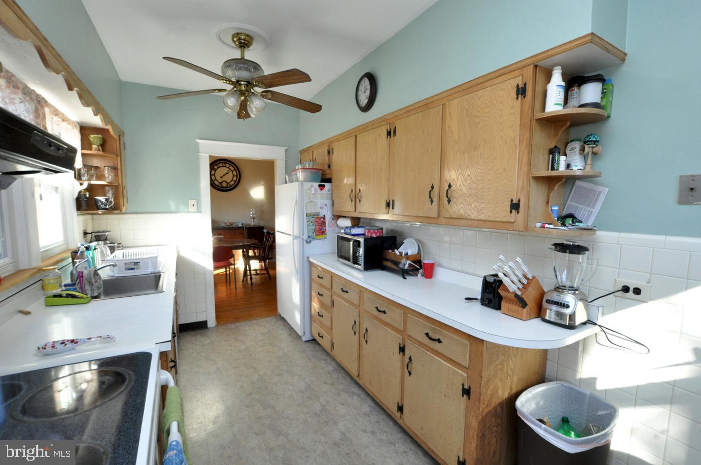533 Manor Road Beverly, NJ 08010 - Photo 10 of 34 Kitchen