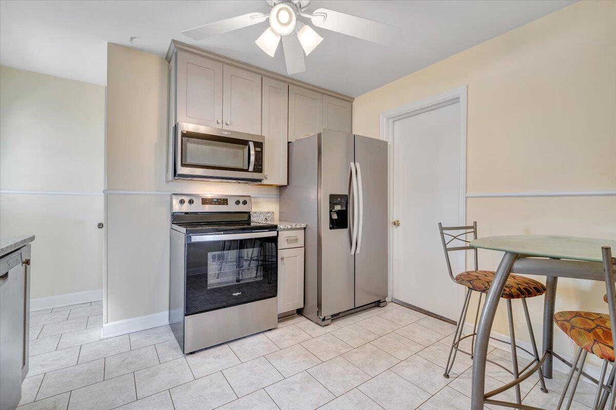 3808 Cove Road Roanoke, VA 24017 - Photo 13 of 34 a kitchen with stainless steel appliances a stove a microwave and a refrigerator