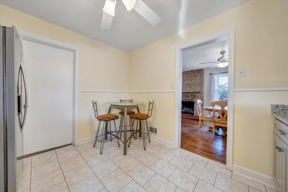 3808 Cove Road Roanoke, VA 24017 - Photo 14 of 34 a view of a dining room with furniture