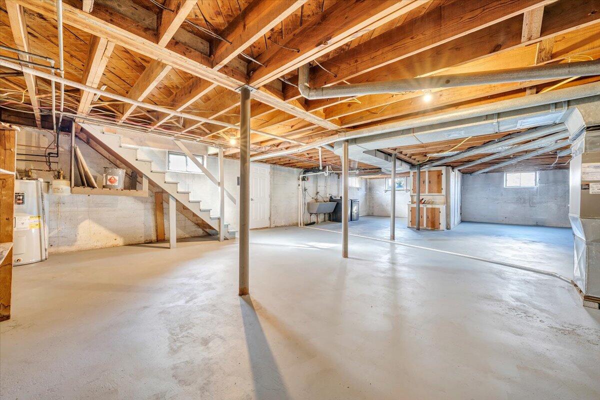 3808 Cove Road Roanoke, VA 24017 - Photo 20 of 34 a view of a room with wooden floor
