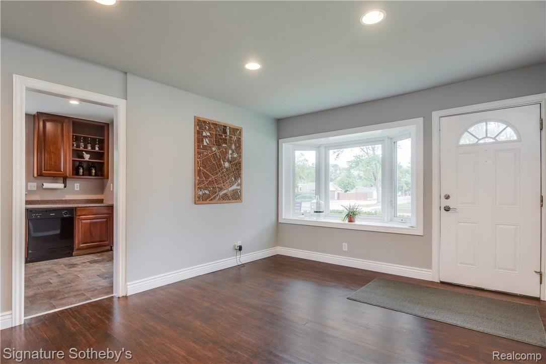 3502 Normandy Road Royal Oak, MI 48073 - Photo 13 of 24 Front view dining .jpg