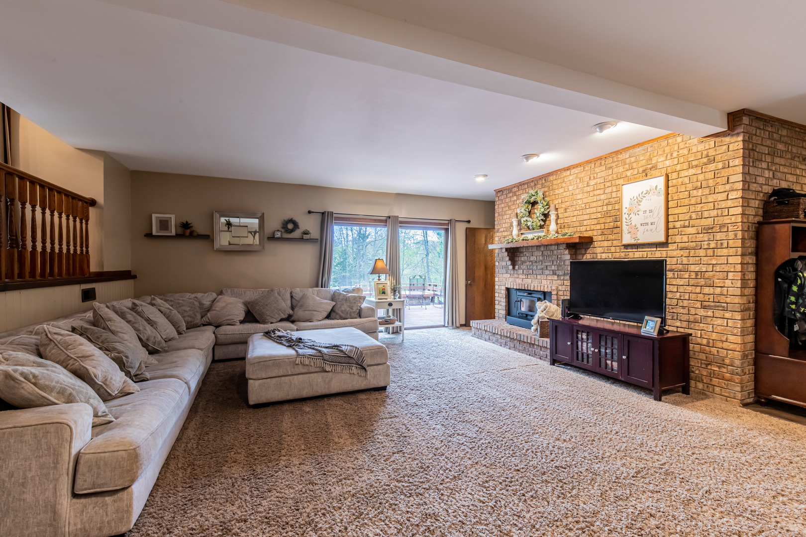 1000 Timber Ridge Road Princeton, IL 61356 - Photo 17 of 55 a living room with furniture and a flat screen tv