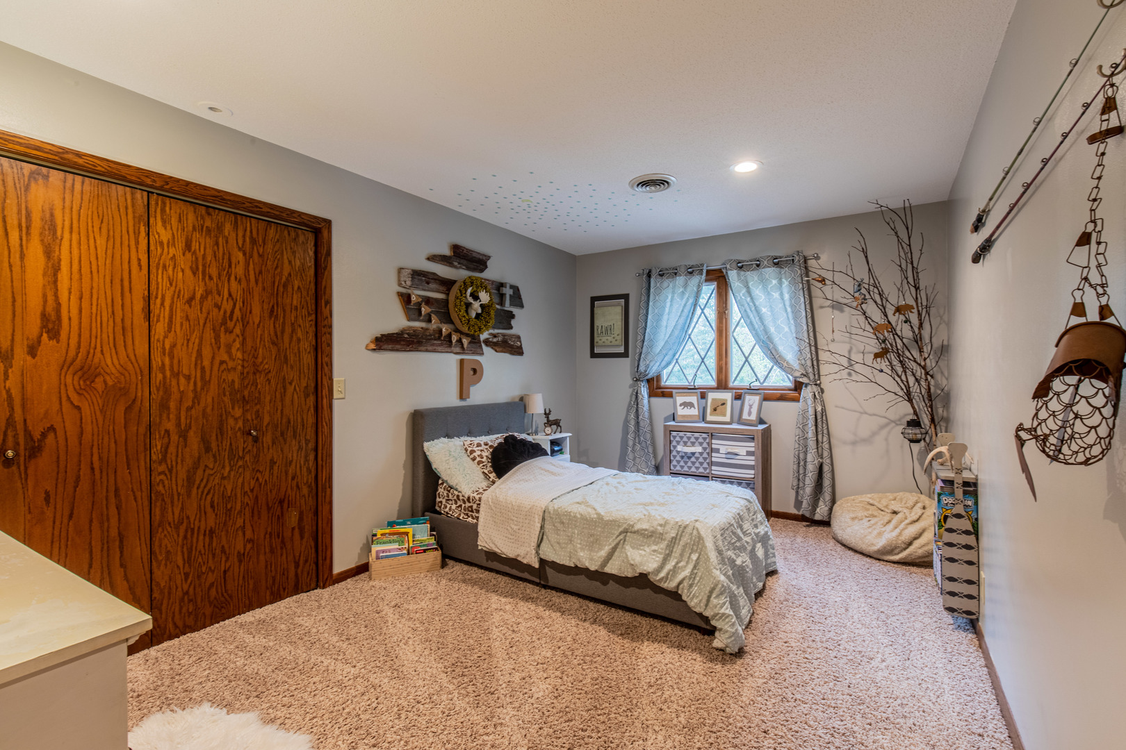 1000 Timber Ridge Road Princeton, IL 61356 - Photo 35 of 55 a spacious bedroom with a bed and a window