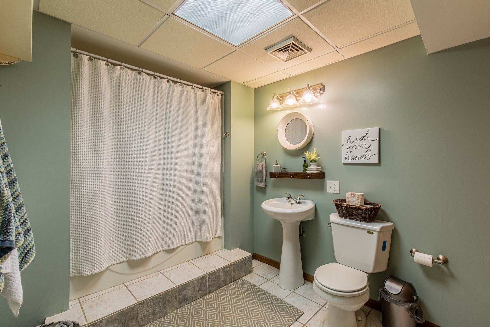 1000 Timber Ridge Road Princeton, IL 61356 - Photo 37 of 55 a bathroom with a toilet a sink and mirror
