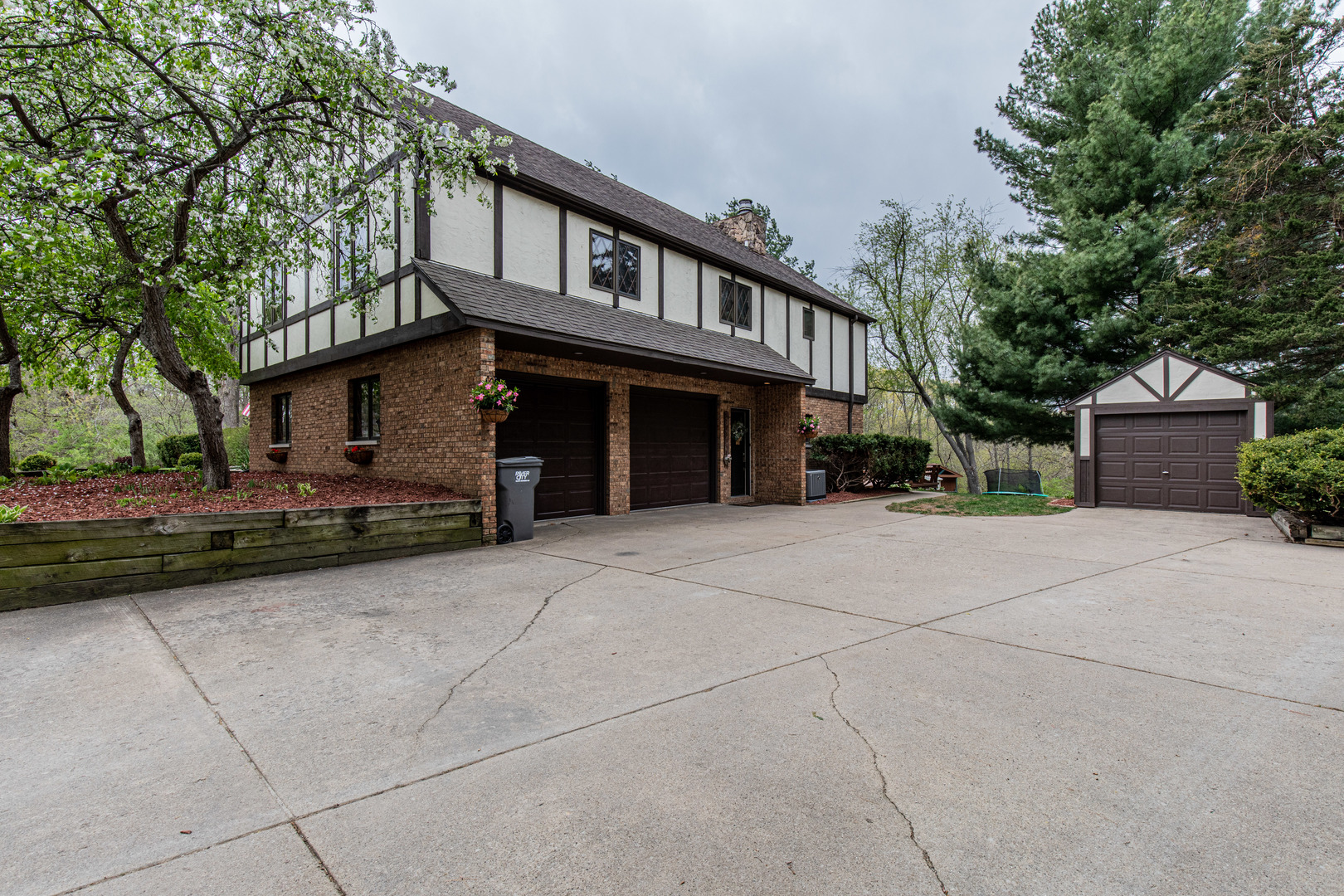 1000 Timber Ridge Road Princeton, IL 61356 - Photo 6 of 55 a front view of a house with a yard