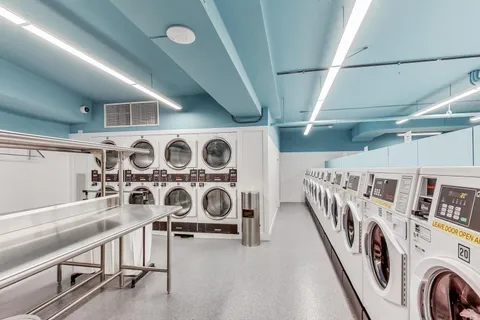 $175,000 | 3930 North Pine Grove Avenue, Unit 1410, Chicago, IL 60613