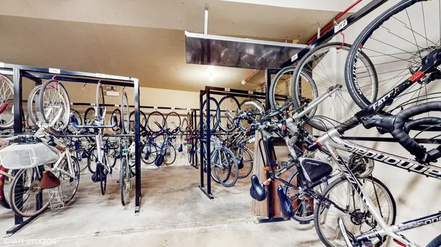 $175,000 | 3930 North Pine Grove Avenue, Unit 1410, Chicago, IL 60613