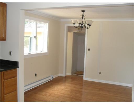 284 Mudd Pike Road Markleysburg, PA 15459 - Photo 3 of 13 Dining Room.