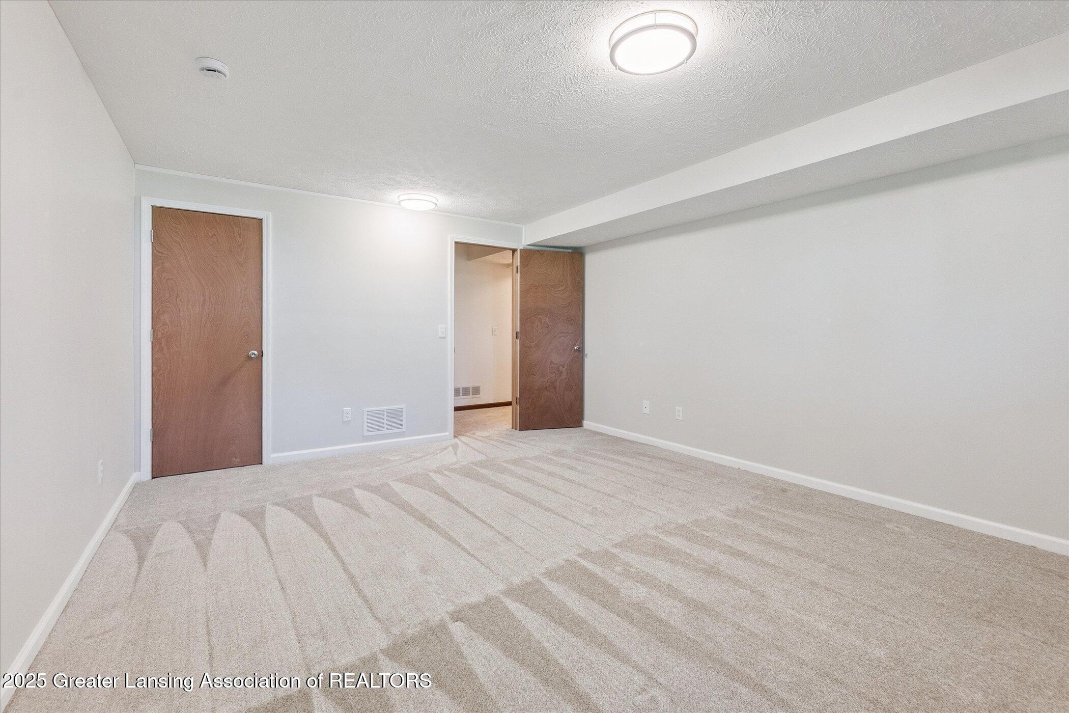 6512 Spring Tree Lane, Unit 14 Lansing, MI 48917 - Photo 22 of 38 20250927114520860401000000-o