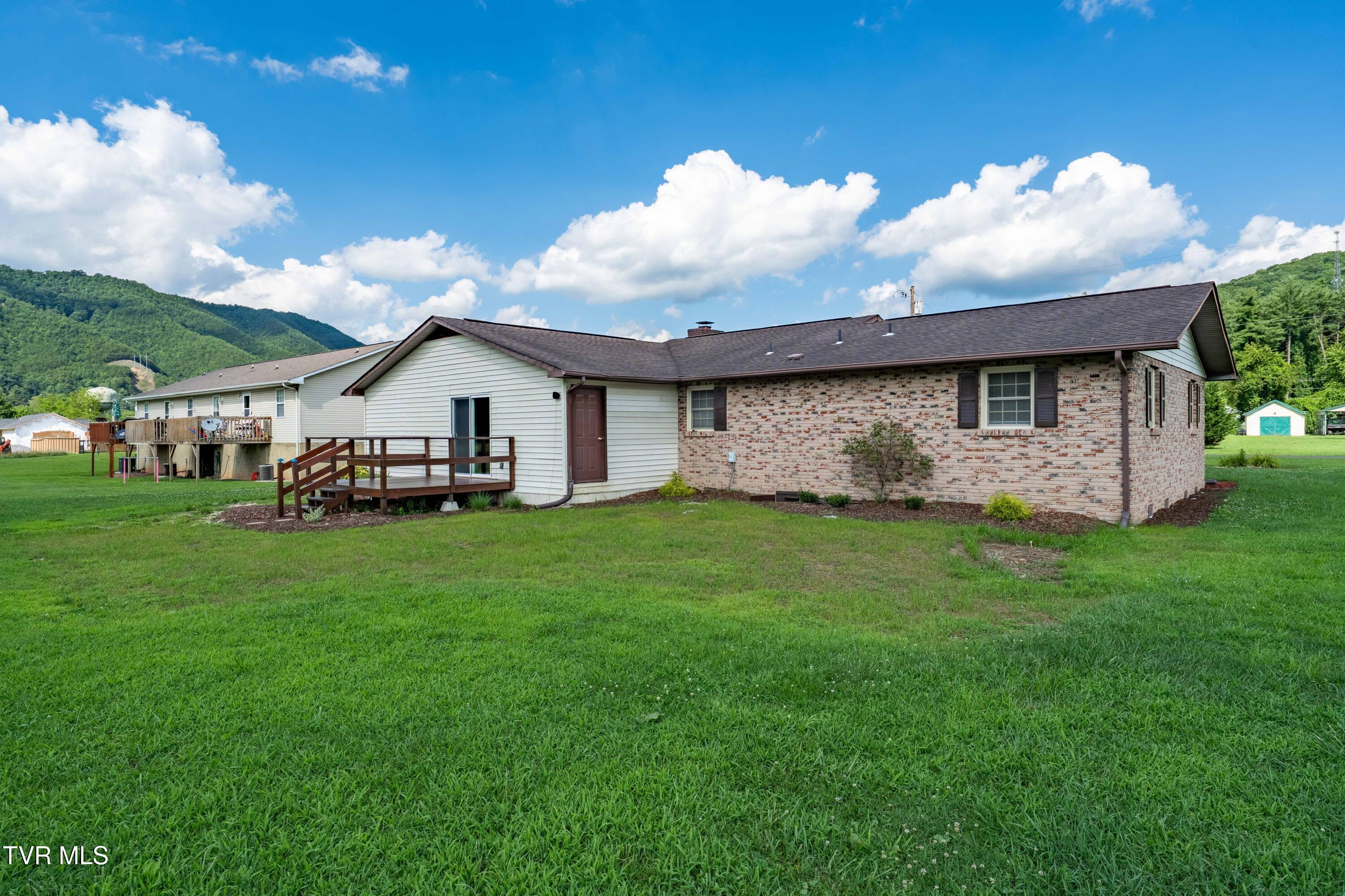 157 Spring Street Hampton, TN 37658 - Photo 12 of 44 157 Spring Street (12 of 43)