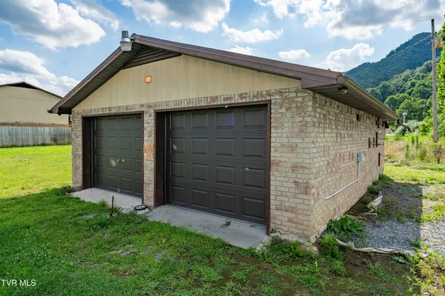 $275,000 | 157 Spring Street, Hampton, TN 37658